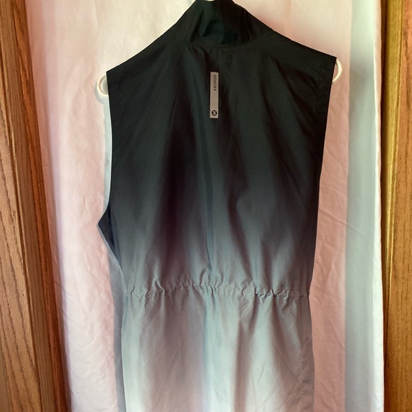 Vest - Picture 4 of 10